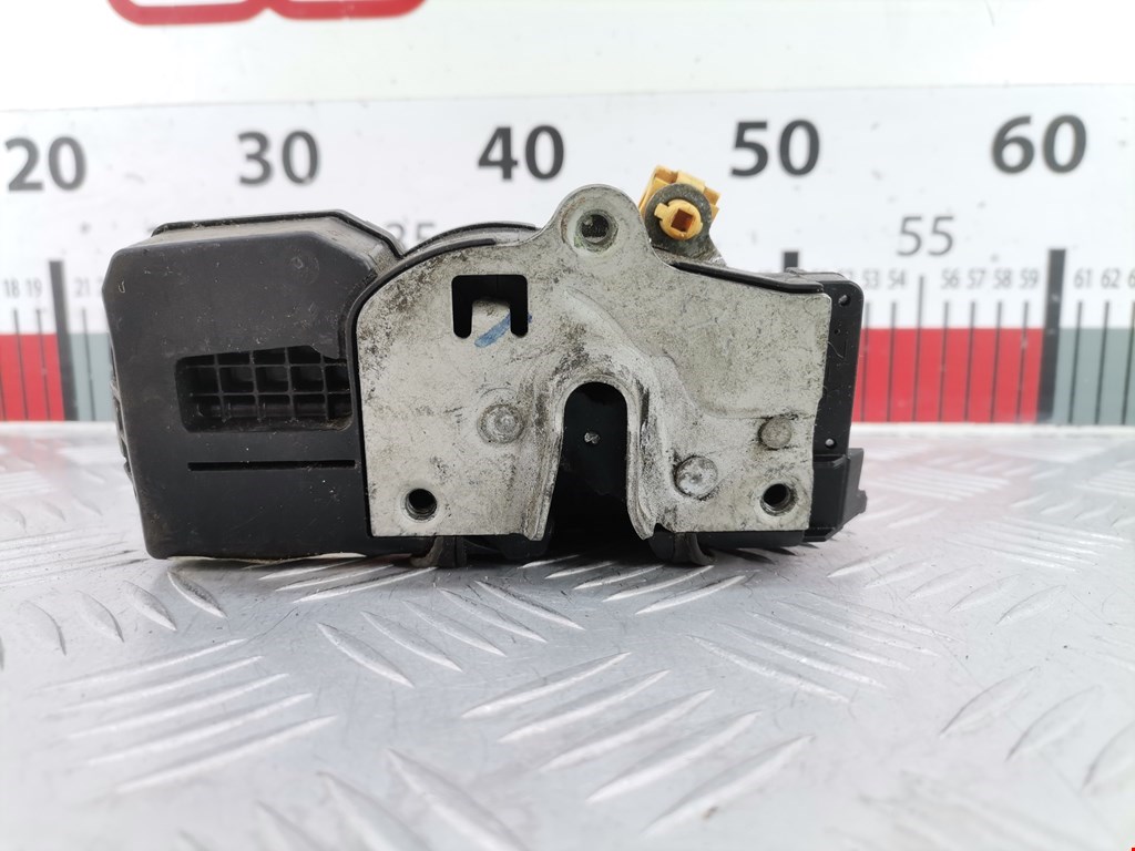 Замок двери передней правой CADILLAC SRX 2004-2009