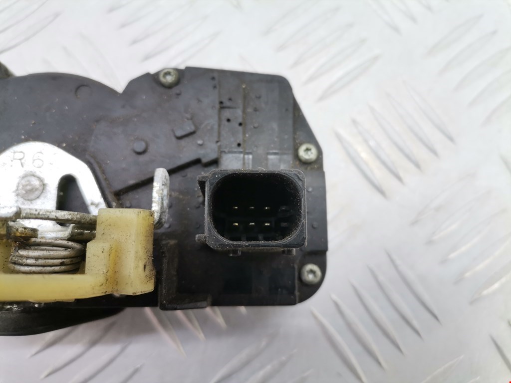 Замок двери передней правой CADILLAC SRX 2004-2009