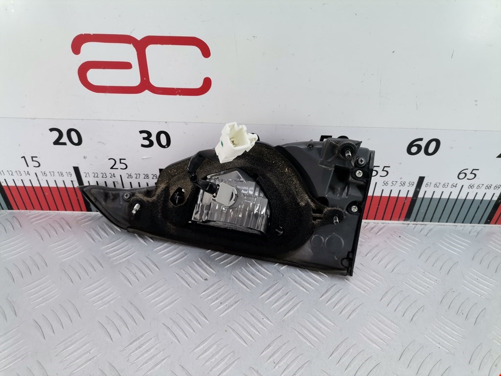 Фонарь задний внутренний левый LEXUS CT 2010-2018