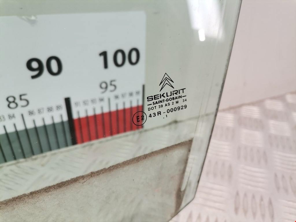 Стекло двери переднее левое CITROEN C5 I 2001-2008