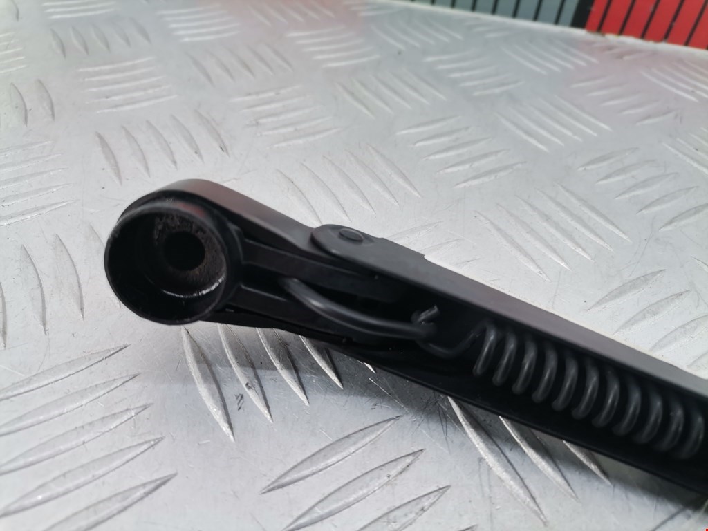 Поводок дворника задний (заднего) TOYOTA Prius II XW20 2003-2012