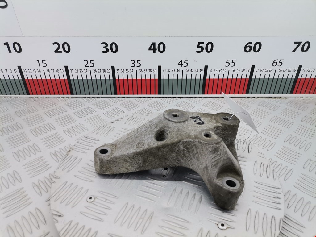 Кронштейн (крепление лапа траверса) кпп Opel Astra H (2004-2014)