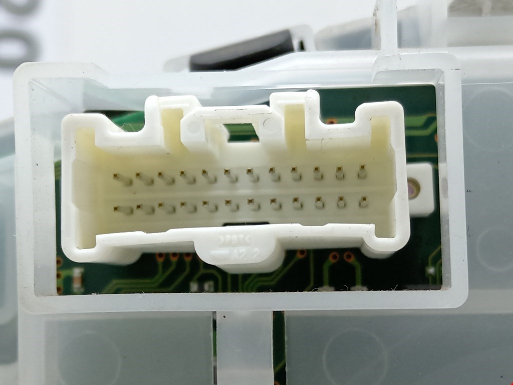 Панель приборов (щиток) MITSUBISHI Pajero IV 2006-2022