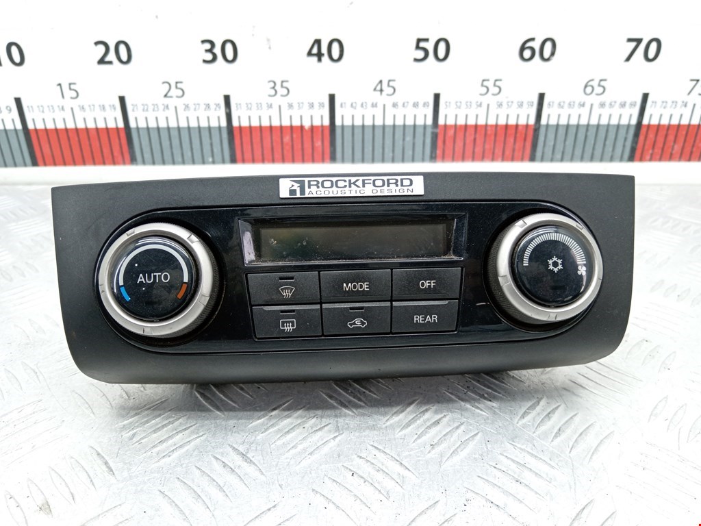 Блок управления климат-контроля Mitsubishi Pajero 4 (2006-2021)