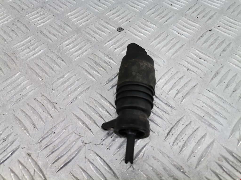 Насос (моторчик) омывателя Audi A8 D3 (2002-2010)