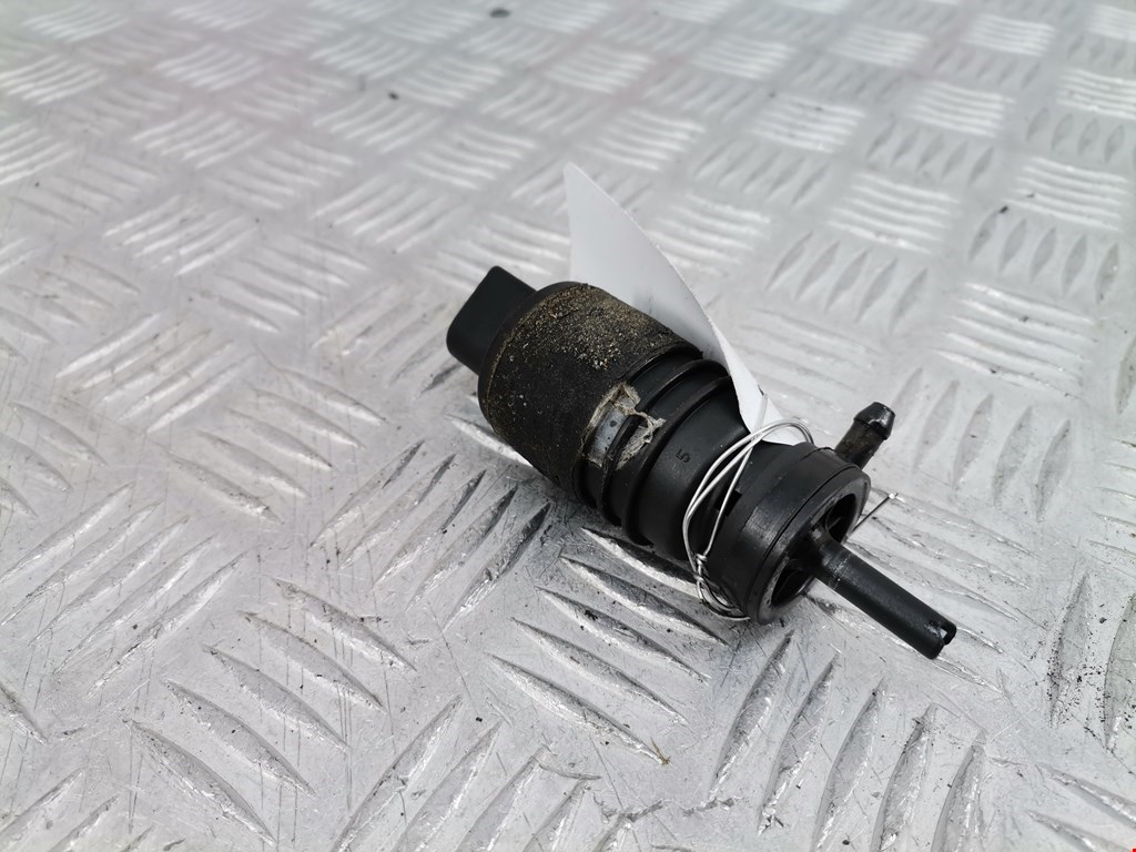 Насос (моторчик) омывателя Audi A8 D3 (2002-2010)