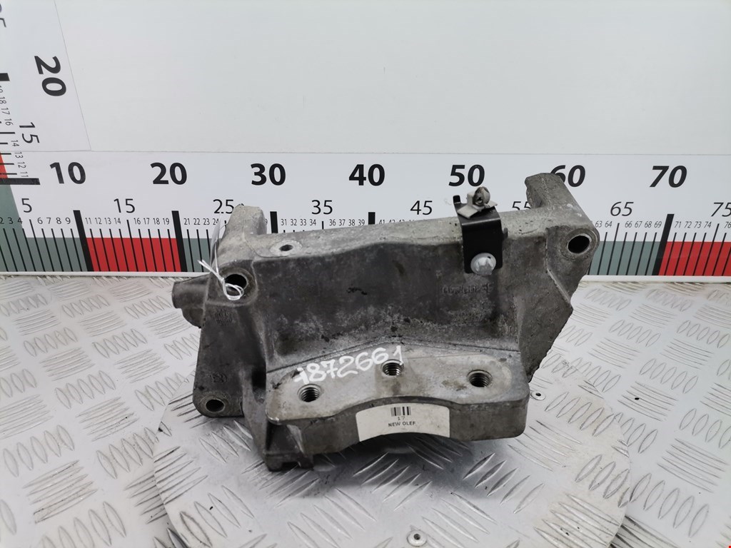 Кронштейн (крепление лапа) двигателя Opel Corsa D (2006-2014)