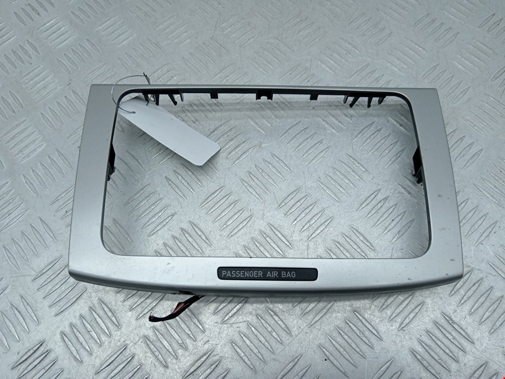 Рамка магнитолы VOLKSWAGEN Passat B6 2005-2011