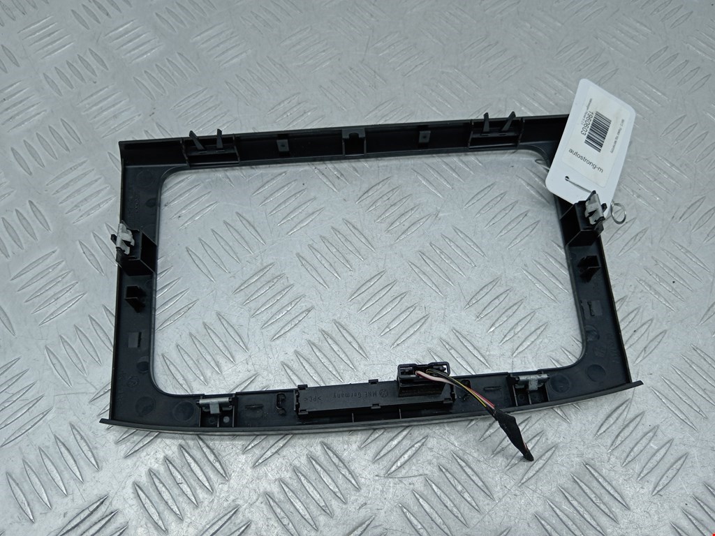 Рамка магнитолы VOLKSWAGEN Passat B6 2005-2011