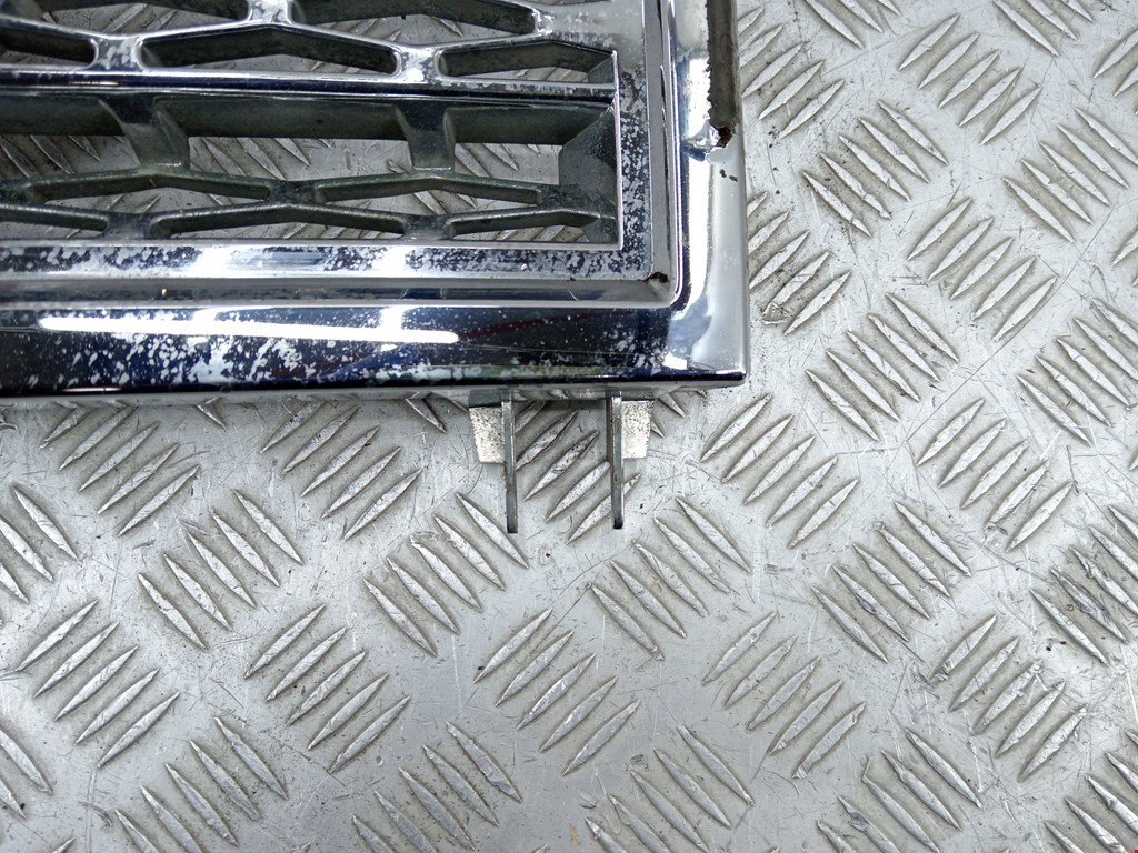 Решетка радиатора LAND ROVER Range Rover 2002-2012