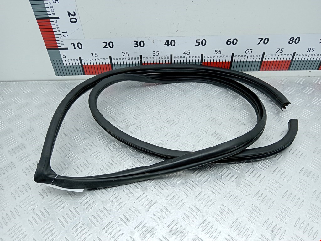 Уплотнитель двери KIA Cee'd I 2006-2012