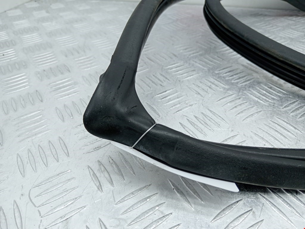 Уплотнитель двери KIA Cee'd I 2006-2012