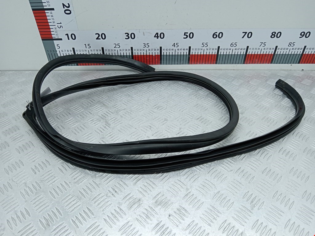 Уплотнитель двери KIA Cee'd I 2006-2012