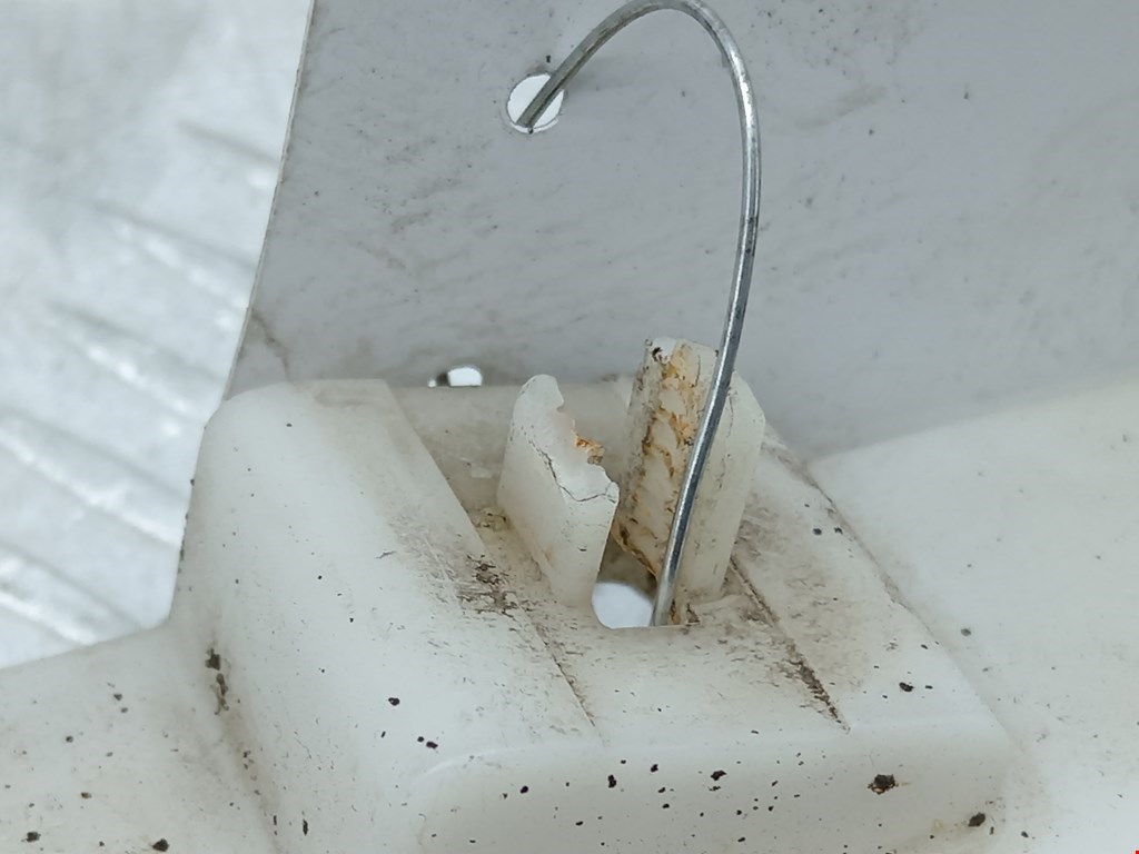 Кронштейн переднего бампера правый RENAULT Koleos HY 2008-2016