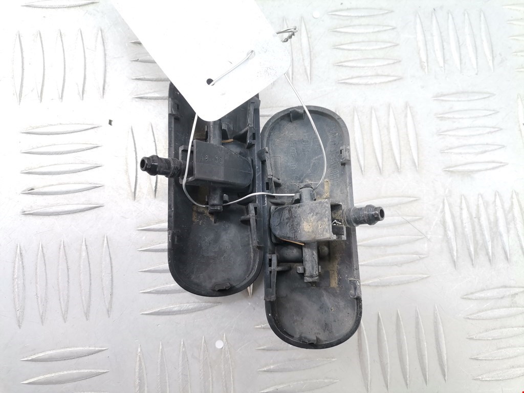 Форсунка омывателя лобового стекла VOLKSWAGEN Tiguan 2007-2016