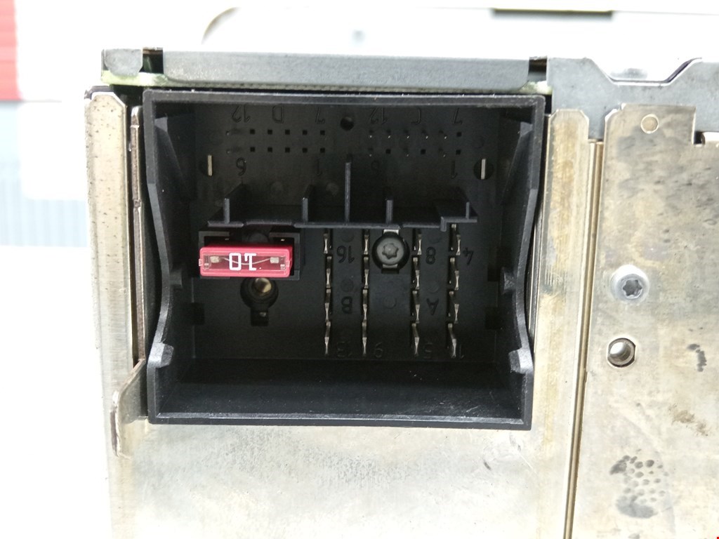 Магнитола VOLKSWAGEN Golf V 2003-2009