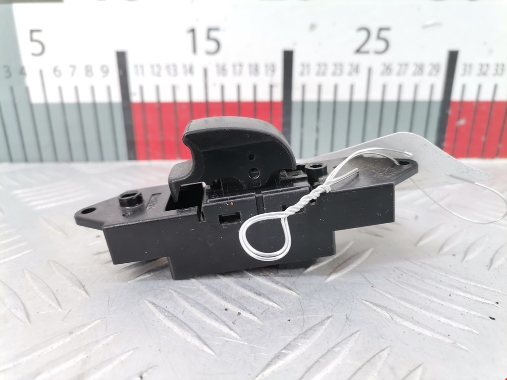 Кнопка стеклоподъемника MITSUBISHI Colt Z3 2003-2012