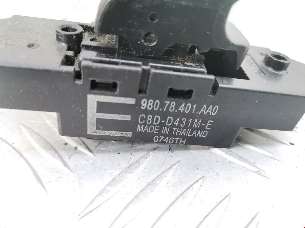 Кнопка стеклоподъемника MITSUBISHI Colt Z3 2003-2012