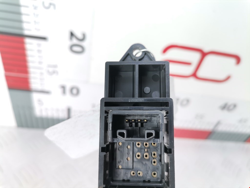 Кнопка стеклоподъемника MITSUBISHI Colt Z3 2003-2012