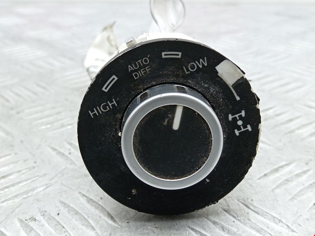 Кнопка включения полного привода VOLKSWAGEN Touareg 2002-2010