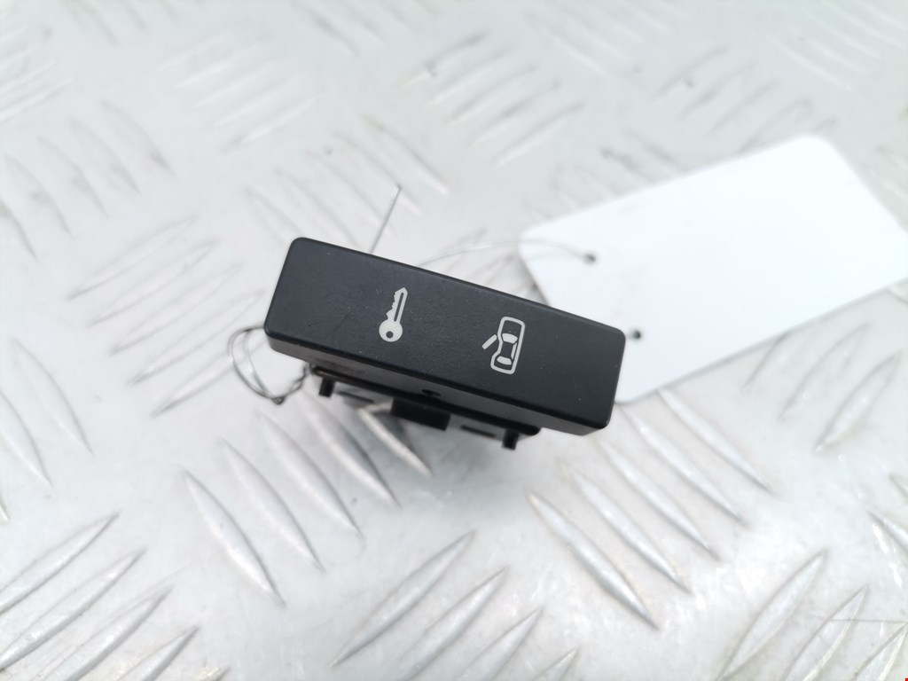 Кнопка центрального замка VOLKSWAGEN Touareg 2002-2010