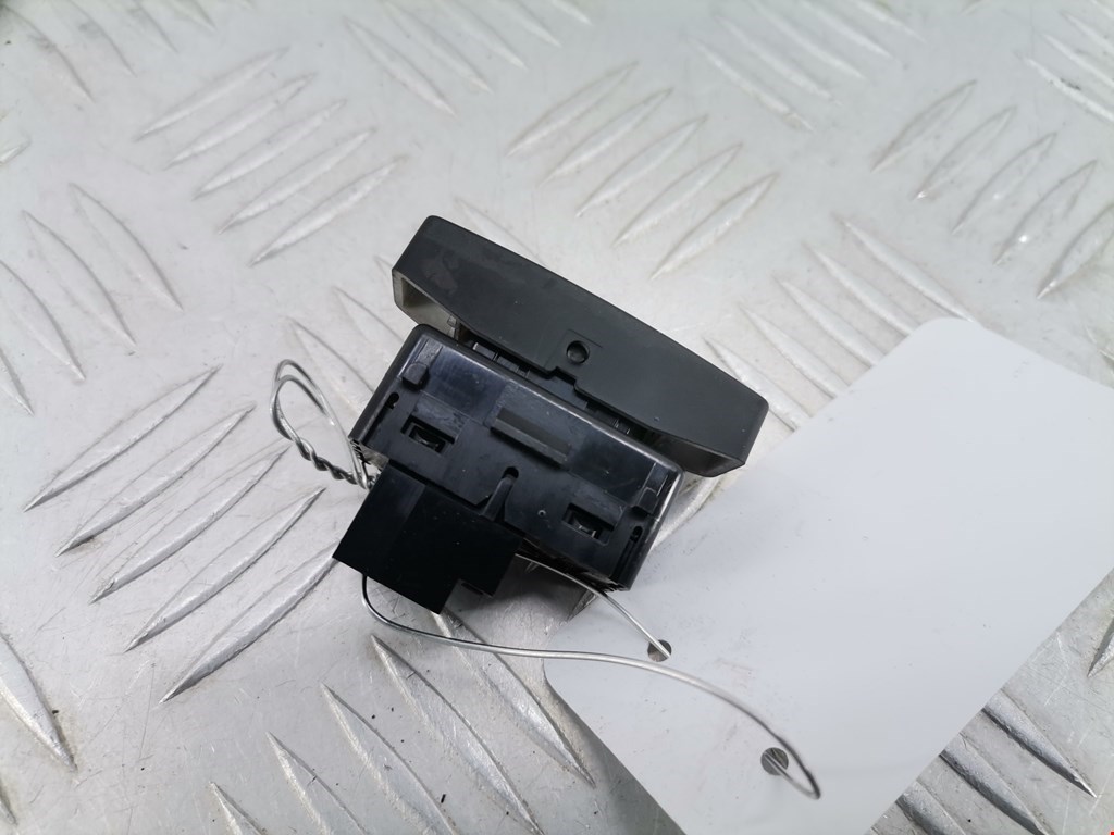 Кнопка центрального замка VOLKSWAGEN Touareg 2002-2010