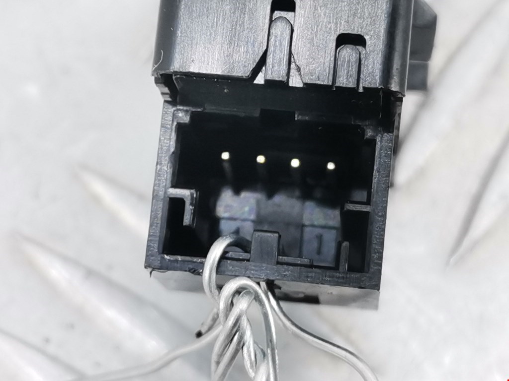 Кнопка центрального замка VOLKSWAGEN Touareg 2002-2010