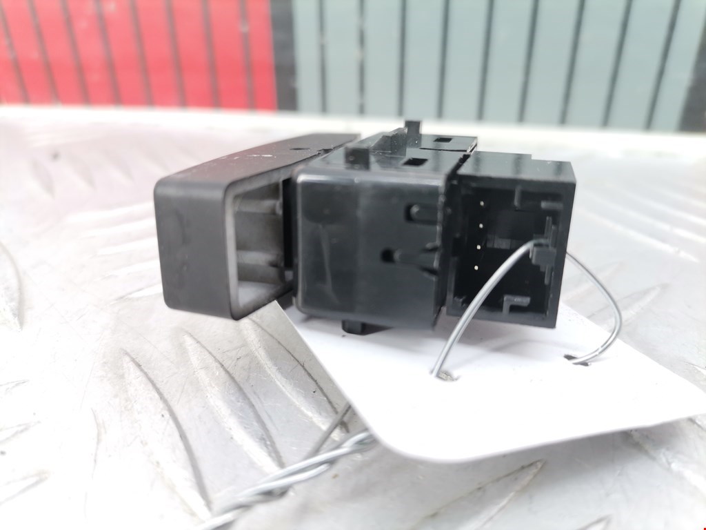 Кнопка центрального замка VOLKSWAGEN Touareg 2002-2010