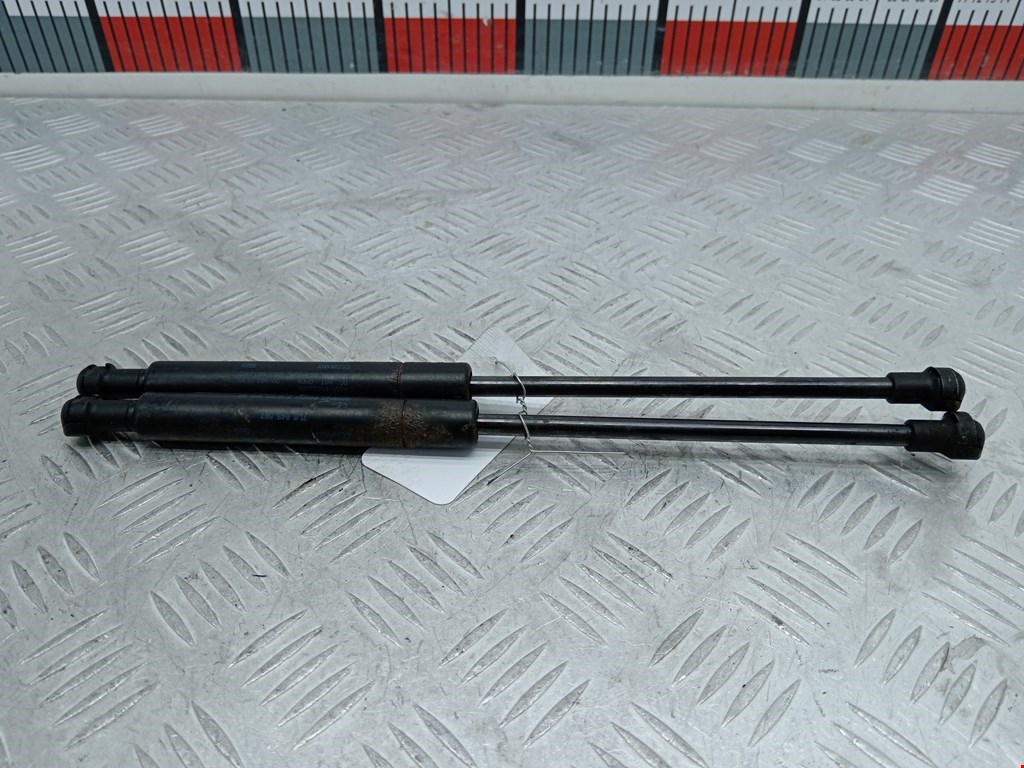 Амортизатор крышки (двери) багажника VOLKSWAGEN Touareg 2002-2010