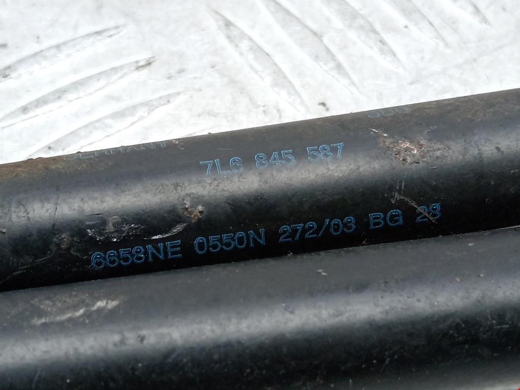 Амортизатор крышки (двери) багажника VOLKSWAGEN Touareg 2002-2010