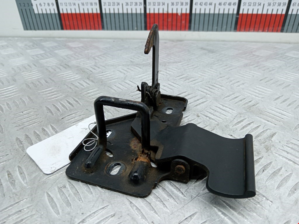 Замок капота VOLKSWAGEN Touareg 2002-2010