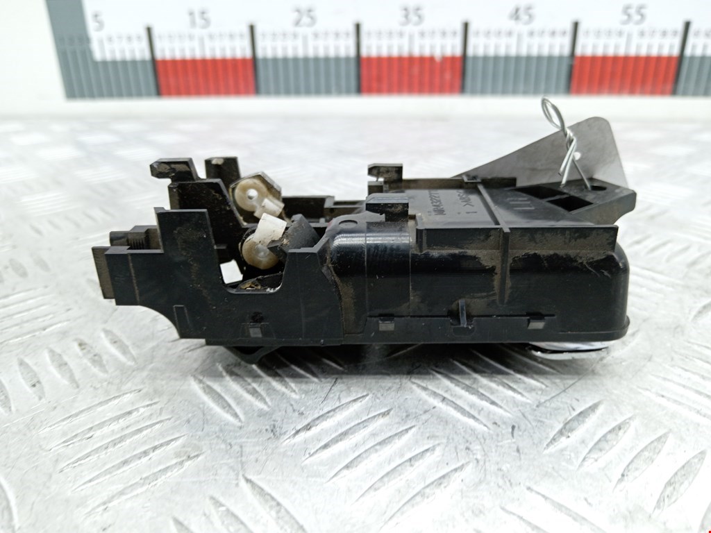 Ручка дверная задняя внутренняя левая MITSUBISHI Pajero IV 2006-2022