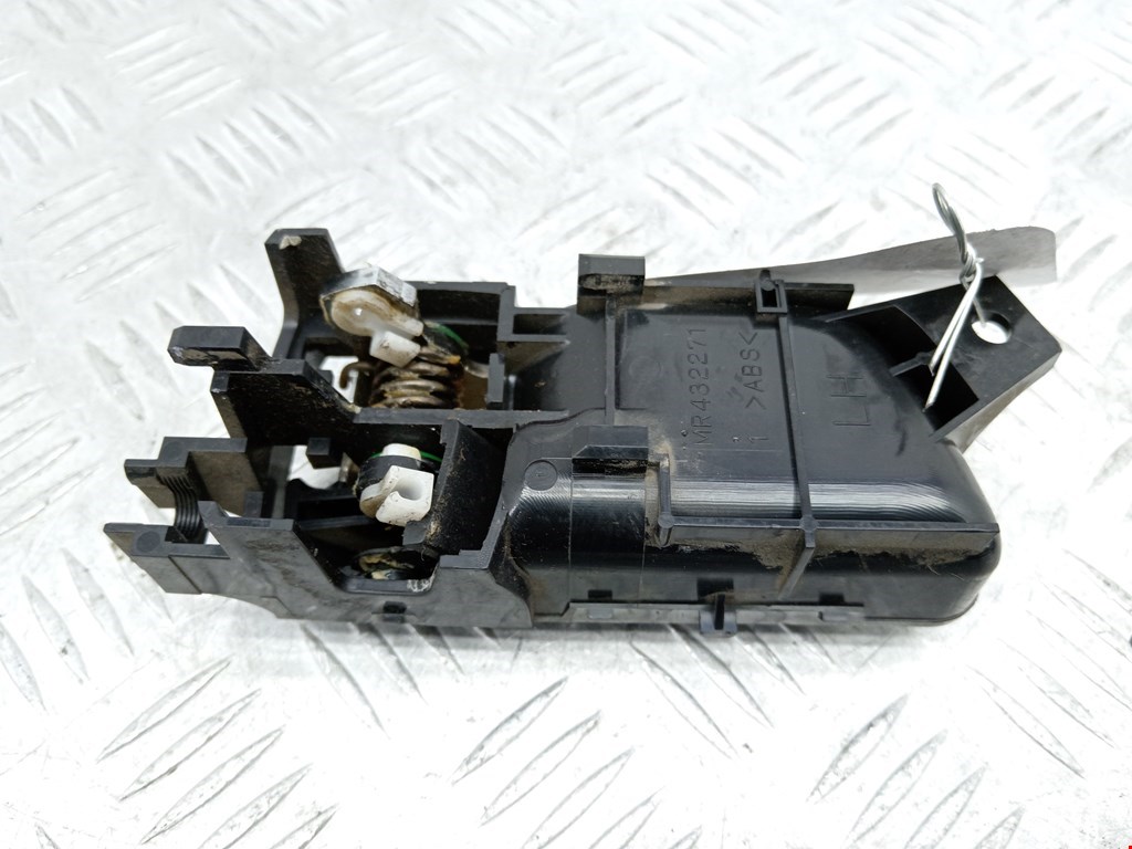 Ручка дверная задняя внутренняя левая MITSUBISHI Pajero IV 2006-2022