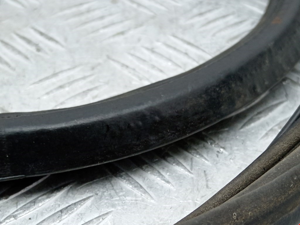 Уплотнитель (внутри) MITSUBISHI Pajero IV 2006-2022