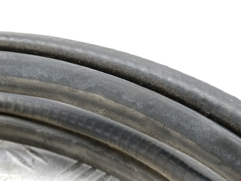 Уплотнитель (внутри) MITSUBISHI Pajero IV 2006-2022