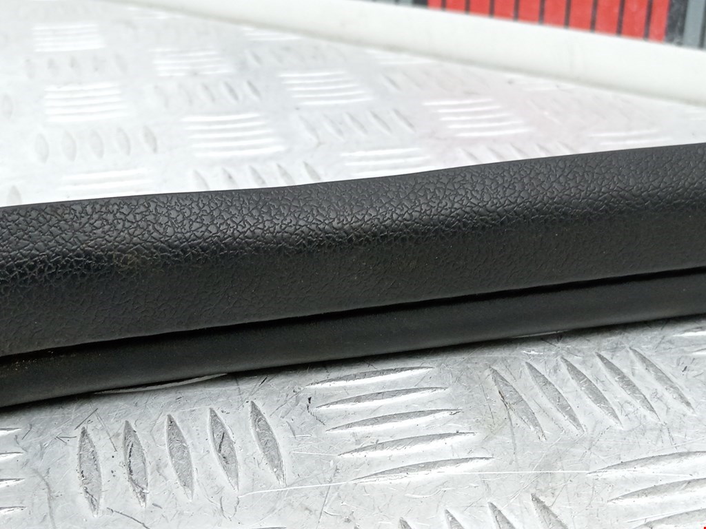 Уплотнитель двери FORD Kuga 2008-2012