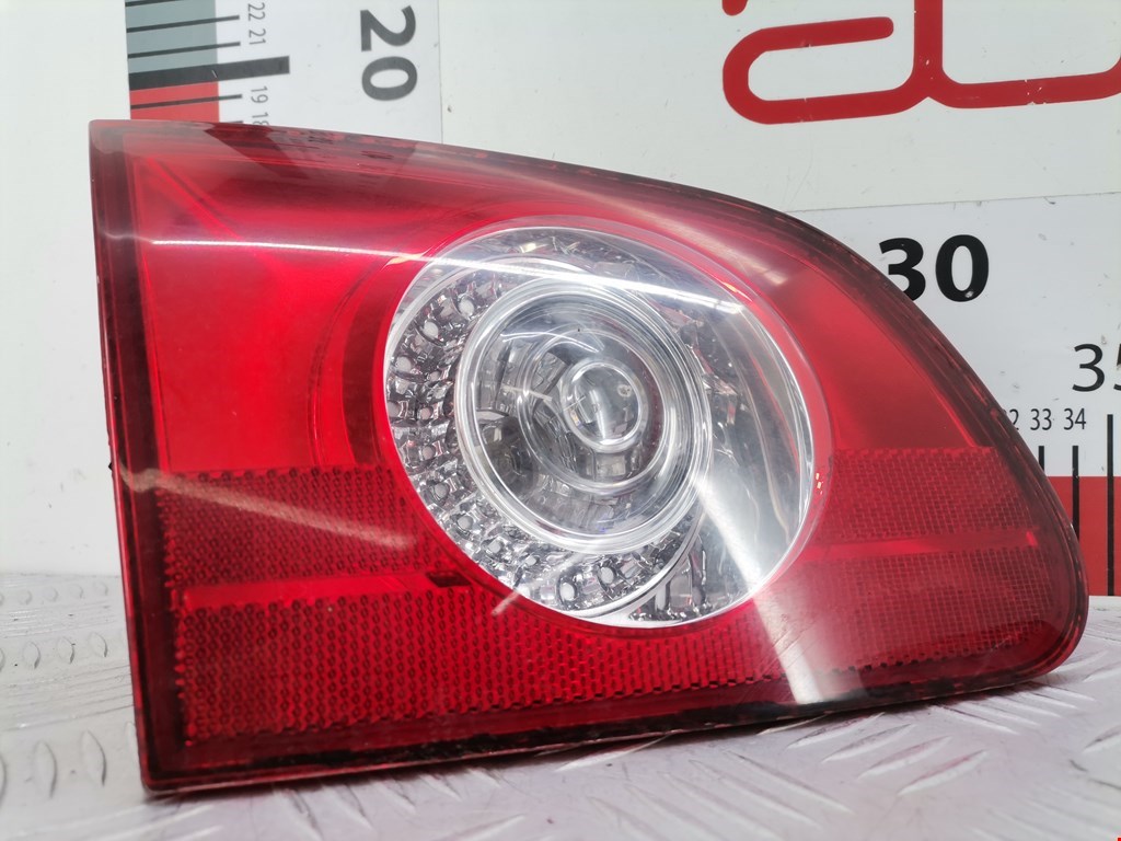 Фонарь задний внутренний левый VOLKSWAGEN Passat B6 2005-2011