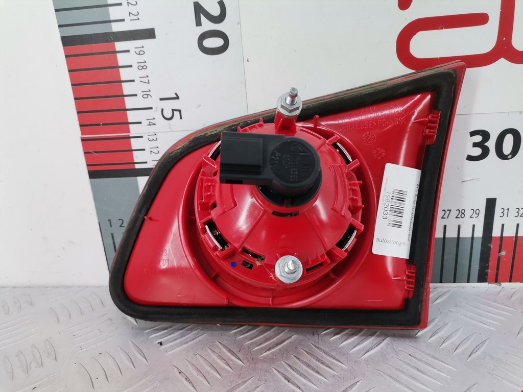 Фонарь задний внутренний левый VOLKSWAGEN Passat B6 2005-2011