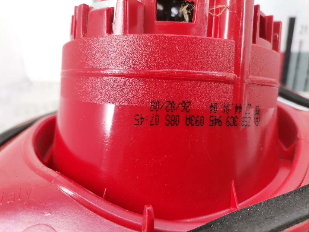 Фонарь задний внутренний левый VOLKSWAGEN Passat B6 2005-2011