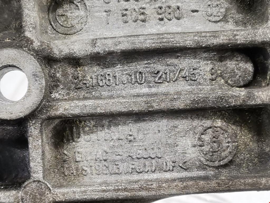 Кронштейн кондиционера BMW 3er E90/E91 2005-2012