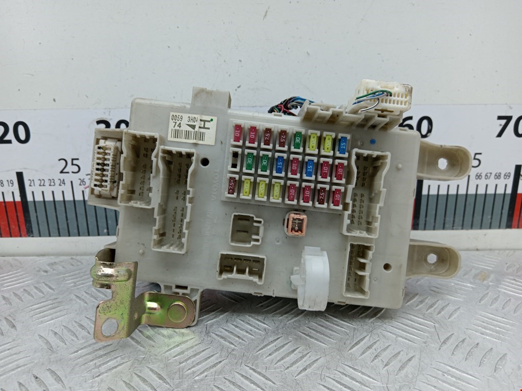 Датчик уровня в бачок омывателя TOYOTA Land Cruiser Prado 120 2002-2009