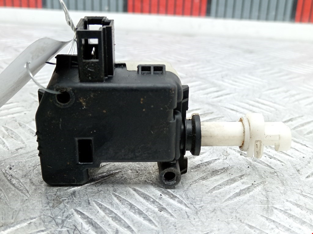 Активатор замка бензобака VOLKSWAGEN Touran 2003-2010