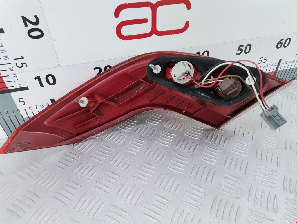 Фонарь задний внутренний правый FORD Focus II 2005-2011