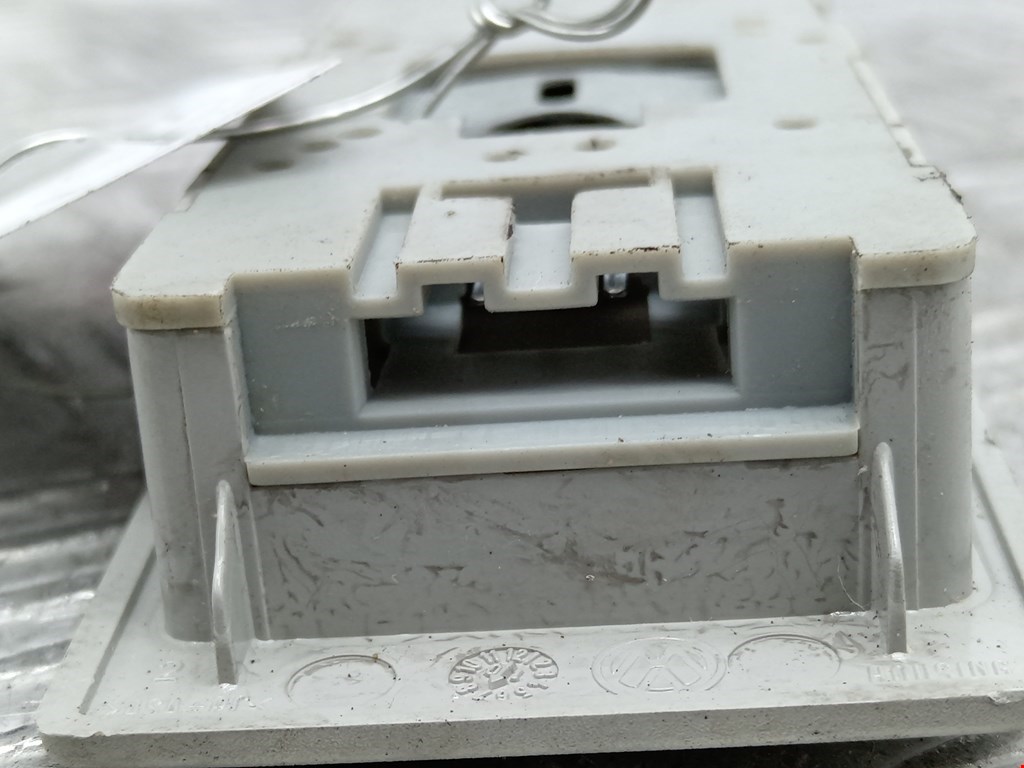 Плафон салонный (салона фонарь) VOLKSWAGEN Touran 2003-2010