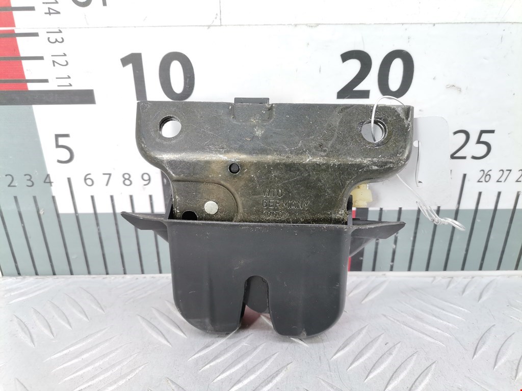 Замок багажника (крышки двери) AUDI A4 B5 1995-2001