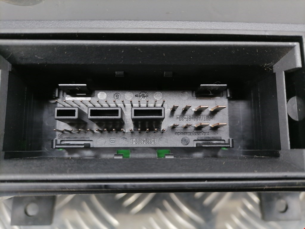 Панель приборов (щиток) VOLKSWAGEN Golf V Plus 2004-2009