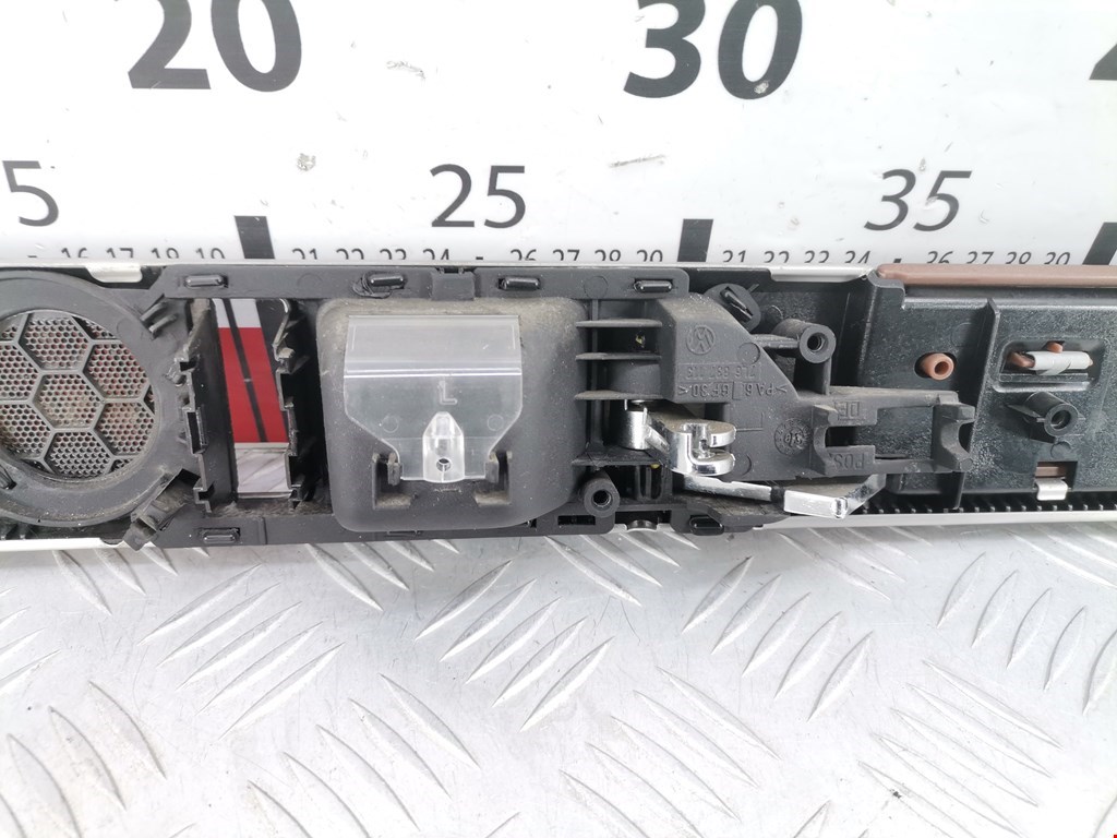 Ручка дверная передняя внутренняя левая VOLKSWAGEN Touareg 2002-2010