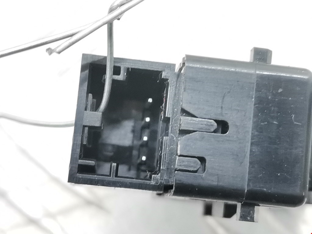 Кнопка центрального замка VOLKSWAGEN Touareg 2002-2010