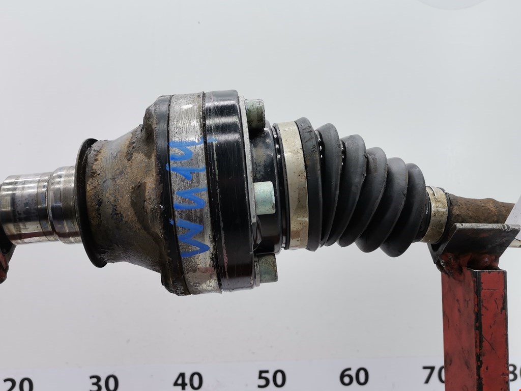 Полуось (привод, приводной вал) передняя правая VOLKSWAGEN Touareg 2002-2010