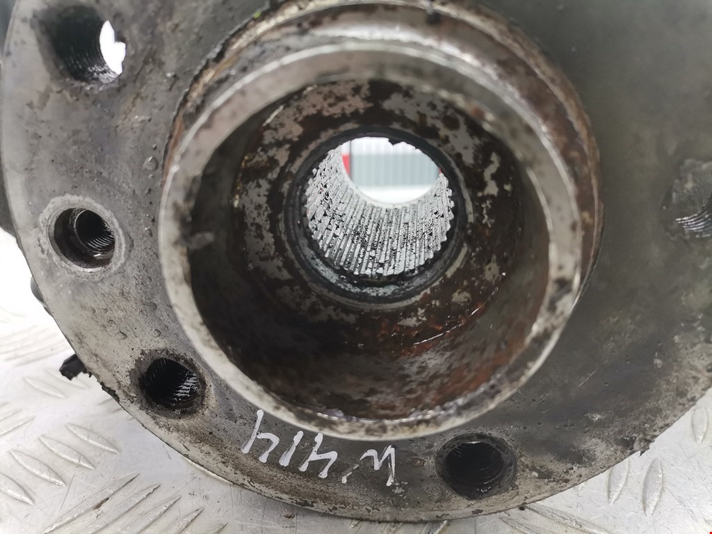 Ступица передняя правая VOLKSWAGEN Touareg 2002-2010